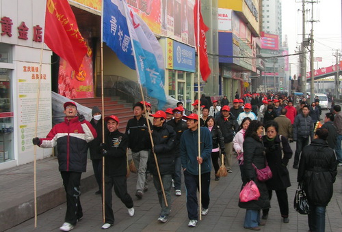 土木工程学院举办“志愿者日，洁净家园”活动